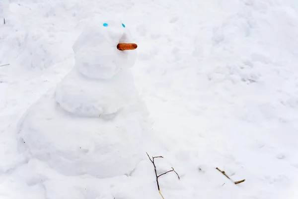 Snowman Standing Background White Snowdrifts Winter Landscape Lot Snow — Stock Photo, Image