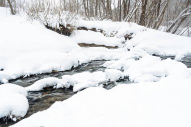 Karst kökenli ünlü mavi göller. Mavi göller kışın donmaz ve yeraltı sularında beslenir. Kış akıntıları ve akarsu. Göller Rusya, Kazan.