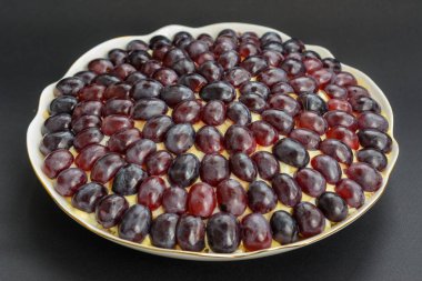 Üzüm, tavuk ve che ile efsanevi Tiffany katmanlı salata