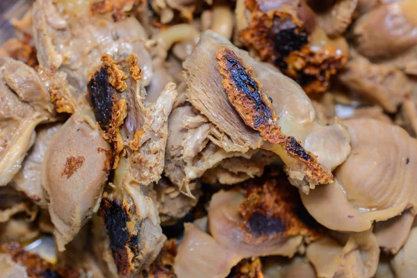 Missgeschicke mit Lebensmitteln. Hühnermägen brannten beim Kochen stark aus. — Stockfoto