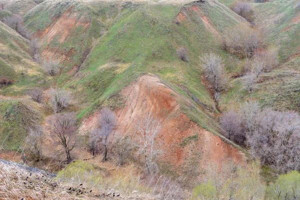 Dağlar ve dağlar Volga nehri kıyısında. Güzel p — Stok fotoğraf