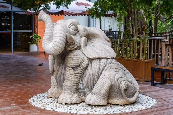 海南省 2020年2月20日 仏教センター南山の領土に象の石像 — ストック写真
