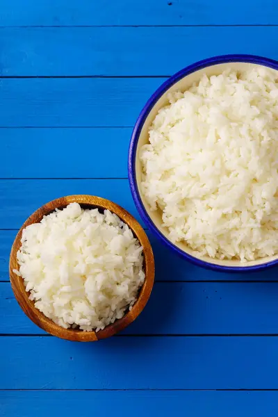 Overhead Shot Cooked Jasmin Rice Blue Wooden Background — Stock Photo, Image