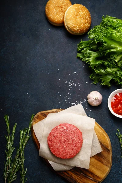 Classical american burger ingredients on dark blue background, concept of cooking burger — Stock Image Classical American Burger Ingredients Dark Blue Background Concept Cooking Burger Stock Image