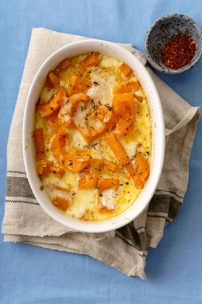 kavrulmuş kabak krem ve beyaz şarap ile parmesan peyniri kase pişmiş lezzetli kısmı hazır  