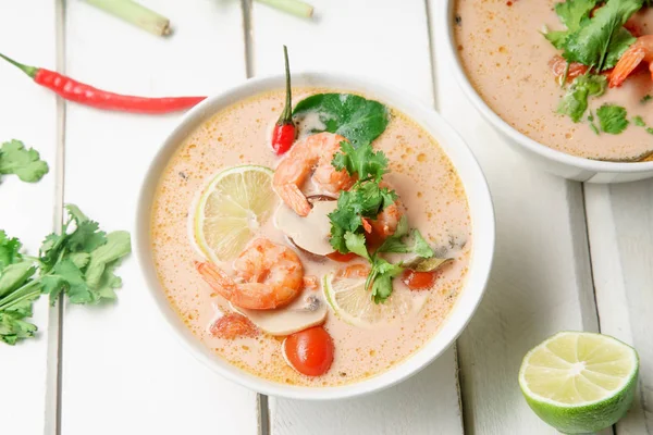 Kase Ile Geleneksel Tay Çorbası Tom Yum Karides Mantar Ile — Stok fotoğraf