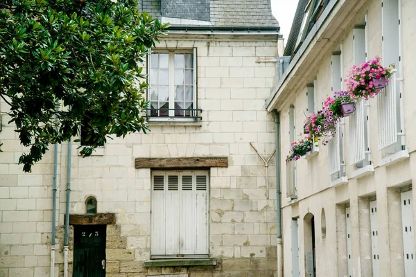 Francouzská Tradiční Elegantní Budova Ulici Slunečný Den — Stock fotografie