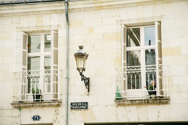 Edifício Elegante Tradicional Francês Rua Dia Ensolarado — Fotografia de Stock