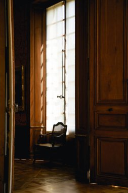 Güneş ışığı ile eski Sanat Müzesi Salonu