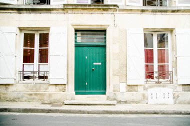 Eski Şehir, Fransız binanın simetrik cephe