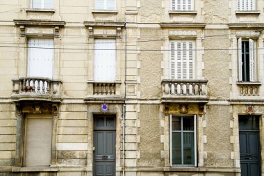 Eski Şehir, Fransız binanın simetrik cephe