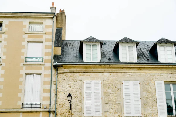 Facciata Simmetrica Dell Edificio Francese Nel Centro Storico — Foto Stock