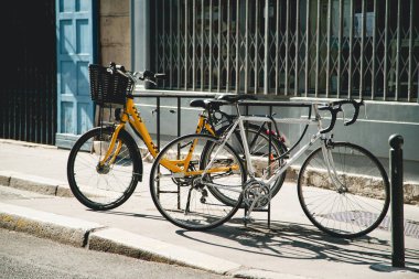 Avrupa şehri Caddesi üzerinde Bisiklet Park