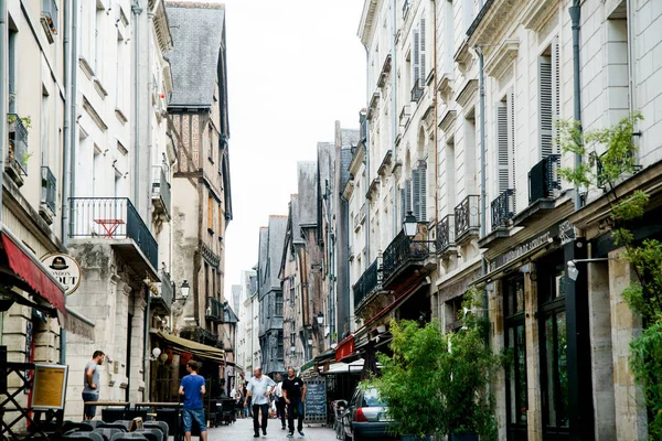 Tursos França Agosto 2018 Turistas Andando Rua Com Edifícios Tradicionais — Fotografia de Stock