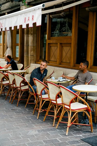 프랑스 2018 레스토랑의 테라스에서 사람들과 — 스톡 사진