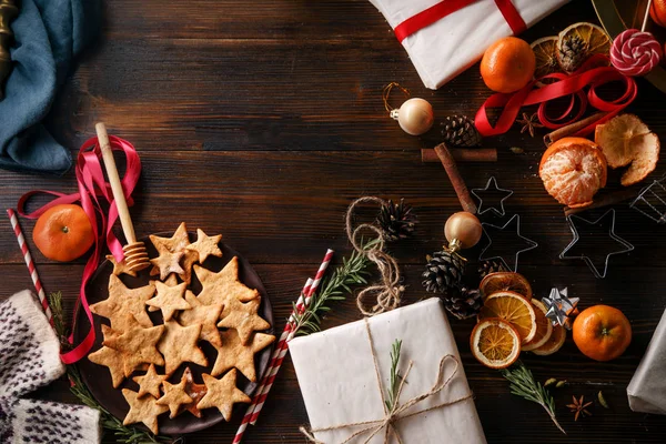Presentes Decorações Ano Novo Com Tangerinas Placa Com Biscoitos Gengibre — Fotografia de Stock