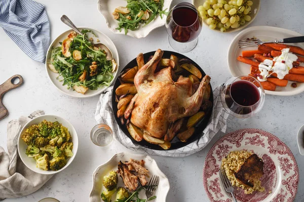 Gran Cena Festiva Con Pollo Asado Vino Con Guarnición Concepto — Foto de Stock