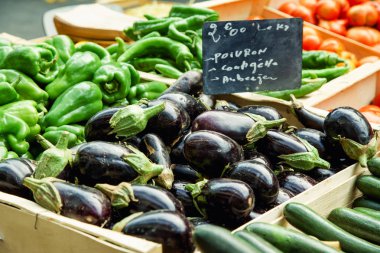 Patlıcan ve yeşil biber, şehir Pazar durak Fransa, yakın çekim