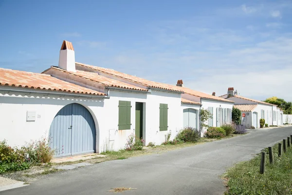 Paesaggio Urbano Località Turistica Francese Ars Con Case Bianche Tetti — Foto Stock