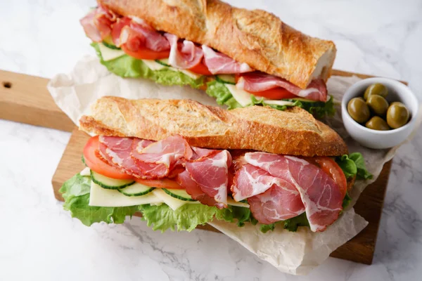 Vers Stokbrood Broodjes Banh Gestyled Met Ham Tomaten Met Verse — Stockfoto