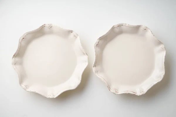 Dos Elegantes Placas Porcelana Sobre Fondo Blanco Vista Superior — Foto de Stock