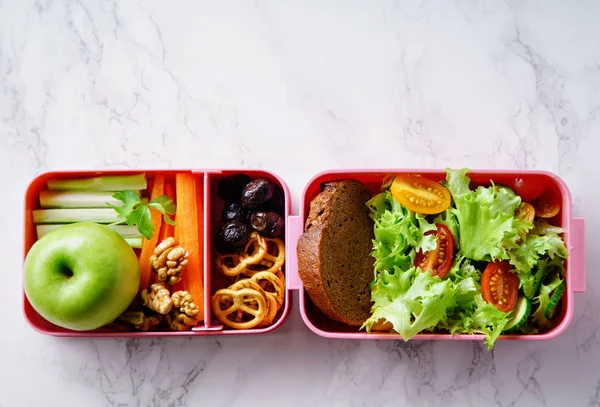 Caixa Almoço Com Salada Comida Saudável Para Trabalho Escola — Fotografia de Stock