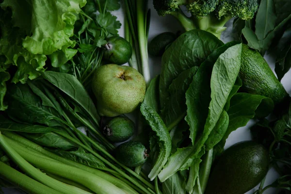 Verduras Frescas Con Verduras Frutas Superficie Mármol Concepto Alimentación Saludable —  Fotos de Stock