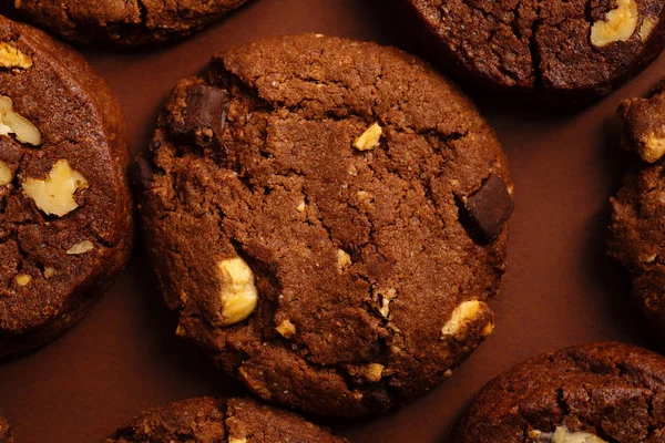 Pile Biscuits Chocolat Sur Fond Brun Concept Monochromatique — Photo