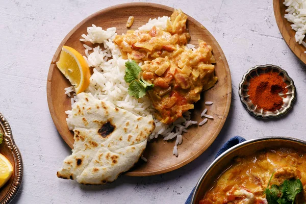 Indiai Ételek Csirke Tikka Masala Rizs Naan Kenyérrel Fűszerek — Stock Fotó