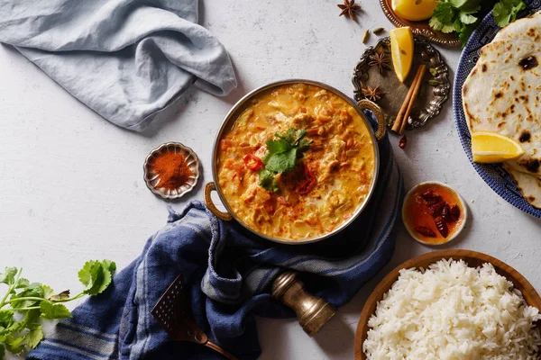 Pratos Indianos Frango Tikka Masala Arroz Com Pão Naan Especiarias — Fotografia de Stock