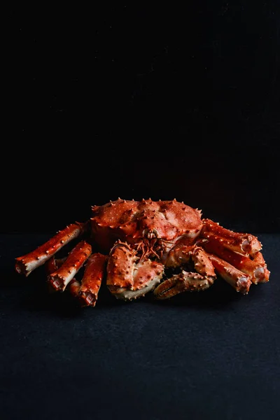 Grand Crabe Alaska Entier Sur Fond Sombre — Photo