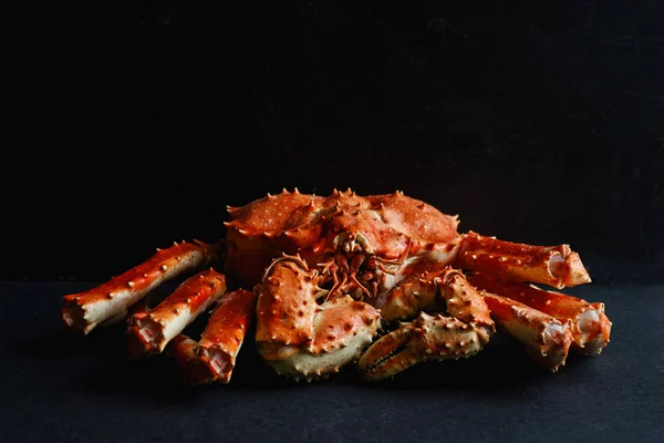 Grand Crabe Alaska Entier Sur Fond Sombre — Photo
