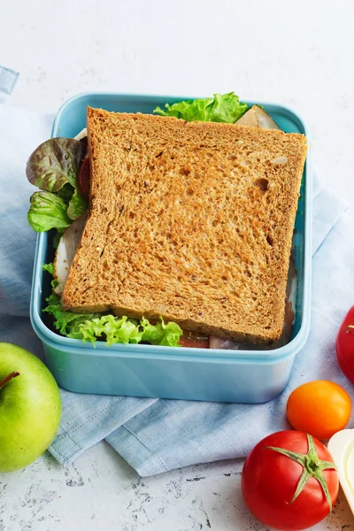 Gesundes Sandwich Mit Gemüse Und Schinken Verpackt Plastikbehälter Essen Zum — Stockfoto