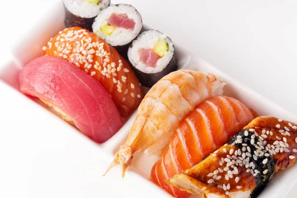 Diseño Creativo Con Varios Sushi Aislado Sobre Fondo Blanco Primer — Foto de Stock