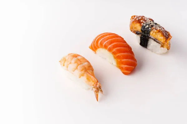 Diseño Creativo Varios Sushi Con Camarones Anguila Con Salmón Aislado — Foto de Stock