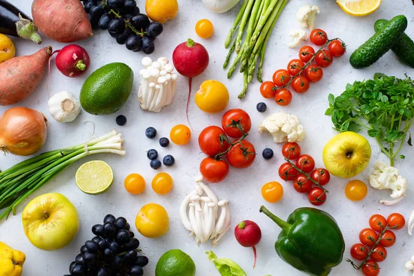 Conjunto Verduras Frescas Colores Sobre Fondo Hormigón Concepto Ingredientes Comida — Foto de Stock