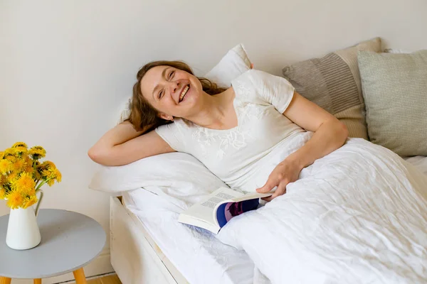 Young Woman Reading Novel While Sitting Bed Early Morning — 스톡 사진