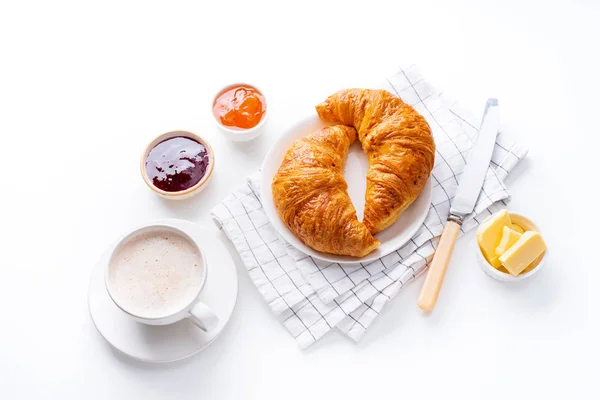 Frische Croissants Serviert Mit Marmelade Auf Weißem Hintergrund Konzept Für — Stockfoto