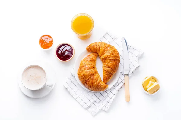 Frische Croissants Serviert Mit Marmelade Auf Weißem Hintergrund Konzept Für — Stockfoto