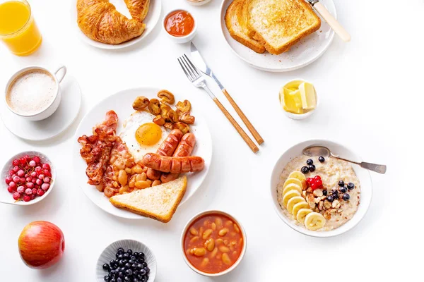 Fried Eggs Bacon Sausages Oatmeal Berries Fried Toasts Jam White — Stock Photo, Image