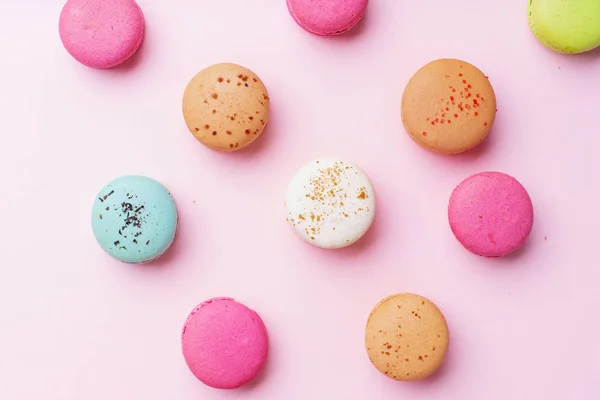 Sweet Colorful Macaroons Pink Background Top View — Stock Photo, Image