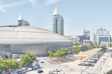 Lizbon, Portekiz - 30 Ağustos 2019: Milletler Parkı 'ndaki modern iş ve yaşam alanı 