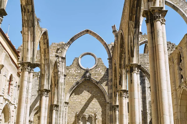 Ruinen Der Mittelalterlichen Gotischen Kathedrale Des Karmeliterklosters Lissabon — Stockfoto