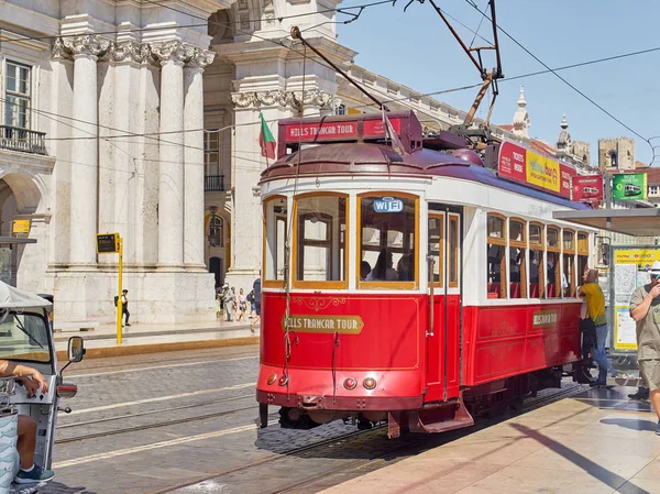 Lisboa Portugal Agosto 2019 Tranvía Tradicional Rojo Vintage Calle Del — Foto de Stock