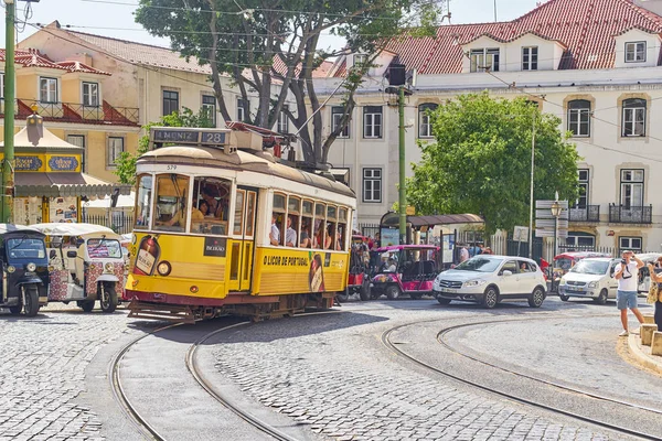 Lisboa Portugal Agosto 2019 Tranvía Época Tradicional Calle Del Casco — Foto de Stock