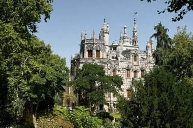 Sintra, Portekiz - 31 Ağustos 2019: Quinta da Regaleira konağının dışı 