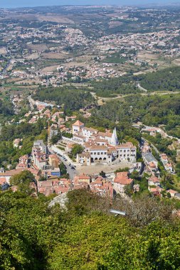 Sintra Ulusal Sarayı ve turistik yerleri olan Sintra bölgesinde görüntüle 