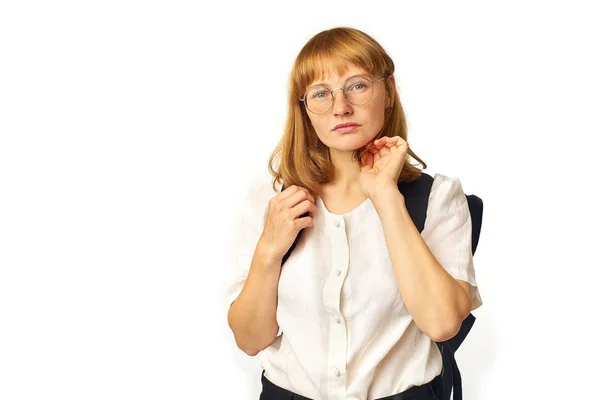 Mujer Pelirroja Con Pecas Con Gafas Camiseta Blanca Con Gran —  Fotos de Stock