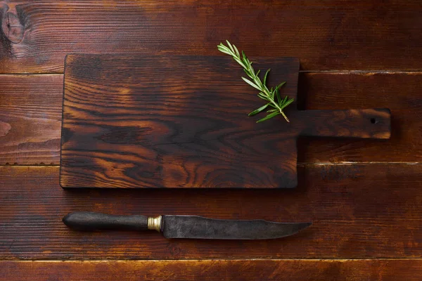 Cutting Board Sprig Rosemary Vintage Knife Wooden Background Top View — Stock Photo, Image