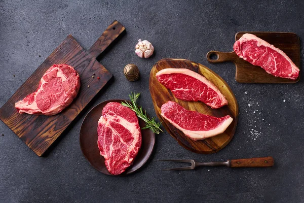 리베야 피카냐 곁들인 줄무늬 앙구스 쇠고기 스테이크 위에서 — 스톡 사진